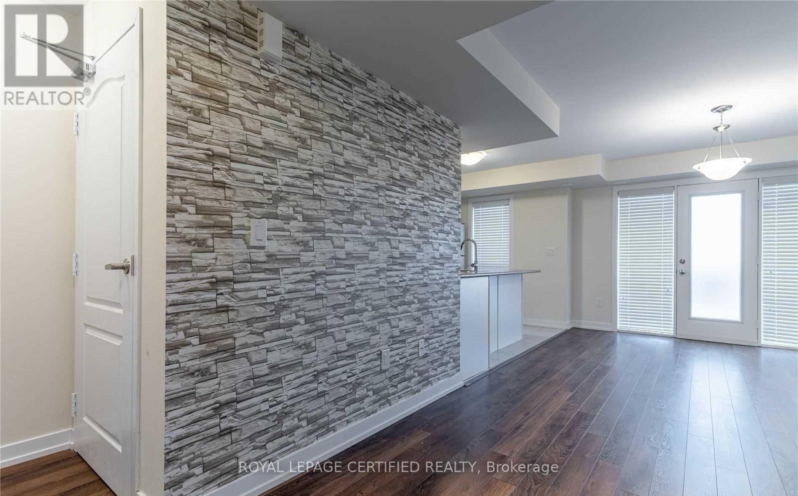 2325 - 20 Westmeath Lane Property Photo 9