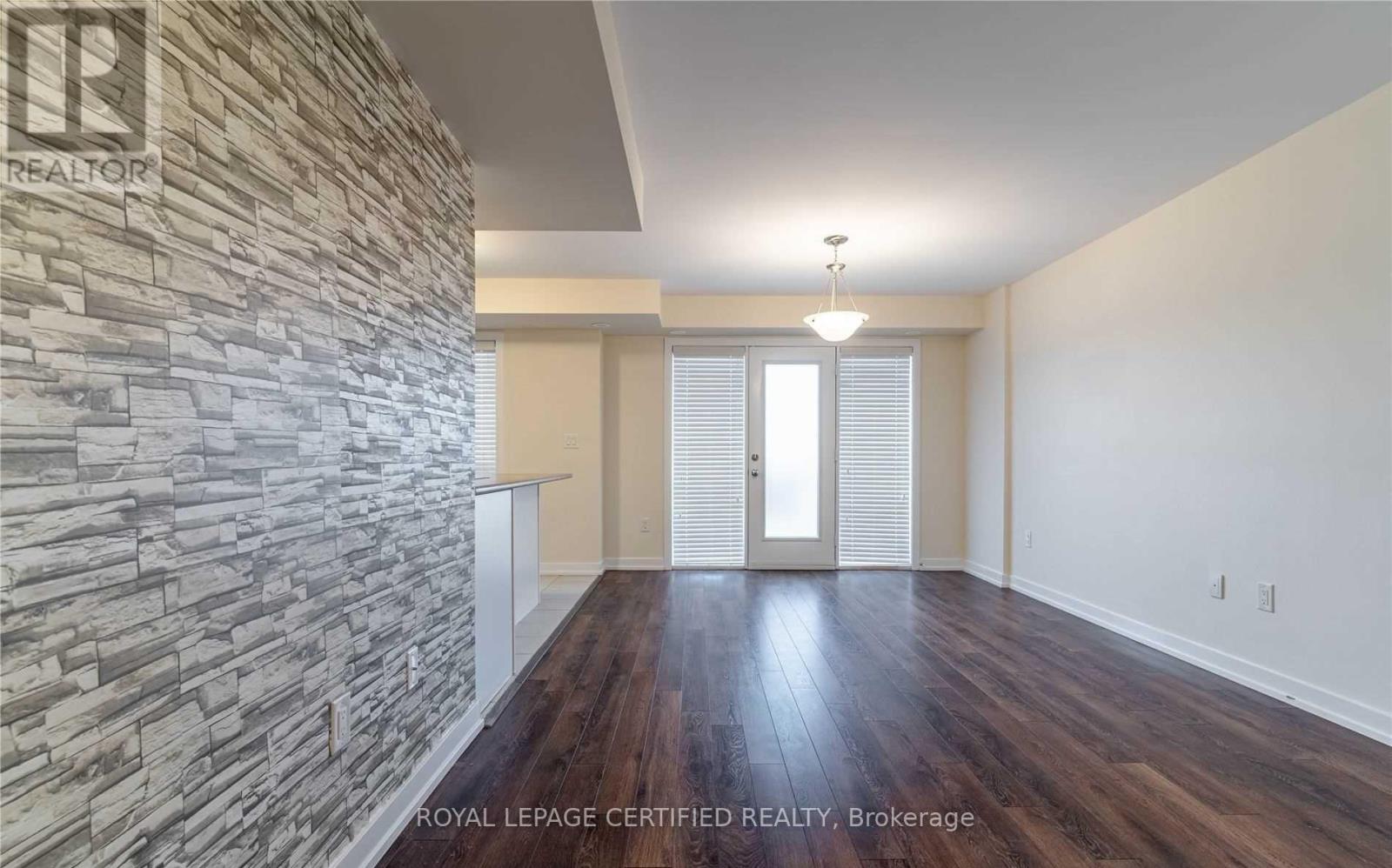 2325 - 20 Westmeath Lane Property Photo 10