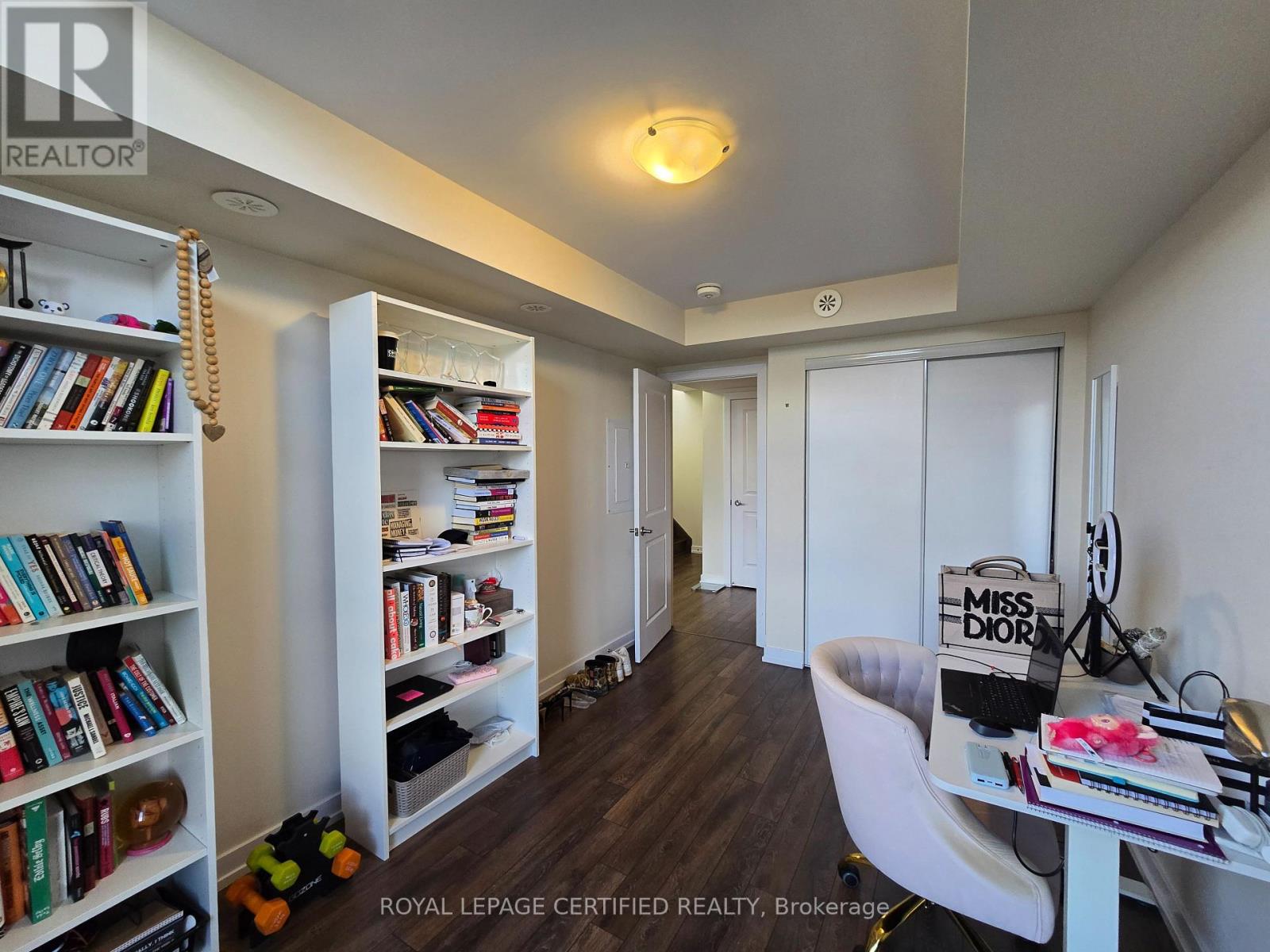 2325 - 20 Westmeath Lane Property Photo 16