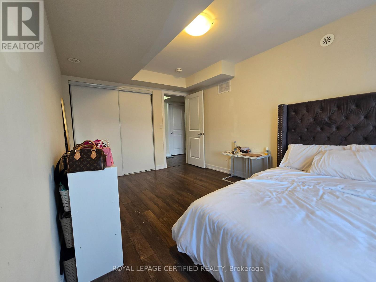 2325 - 20 Westmeath Lane Property Photo 19