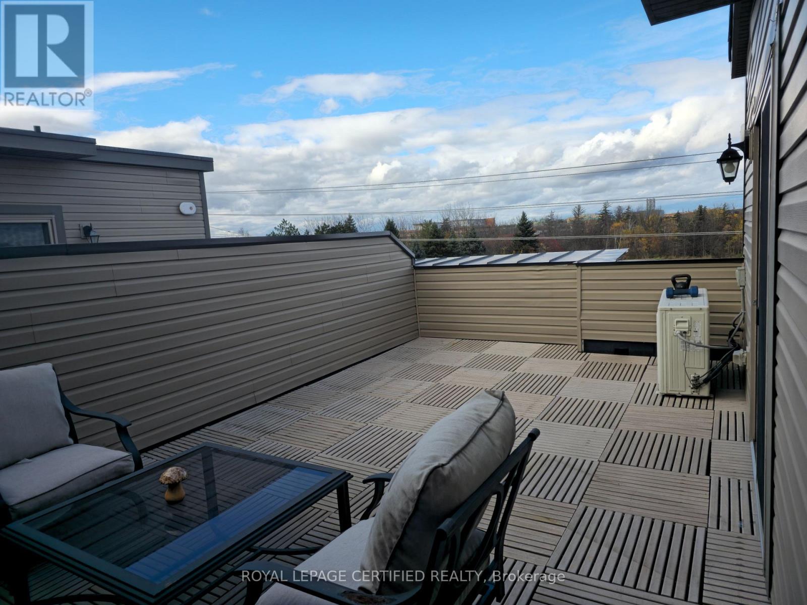 2325 - 20 Westmeath Lane Property Photo 26