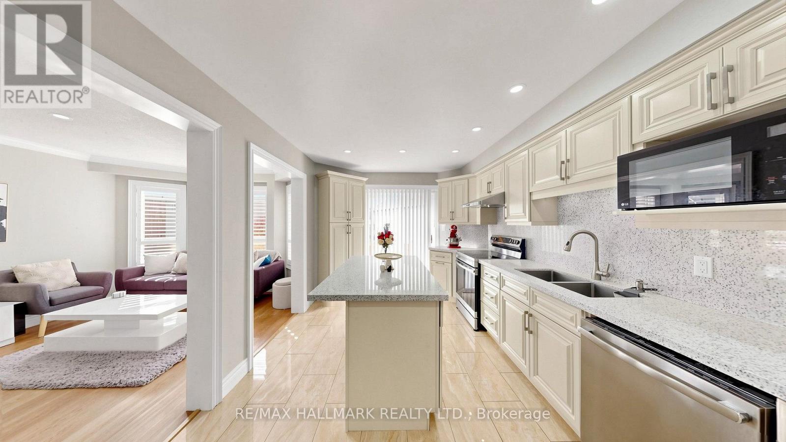 336 St Joan Of Arc Avenue Property Photo 11