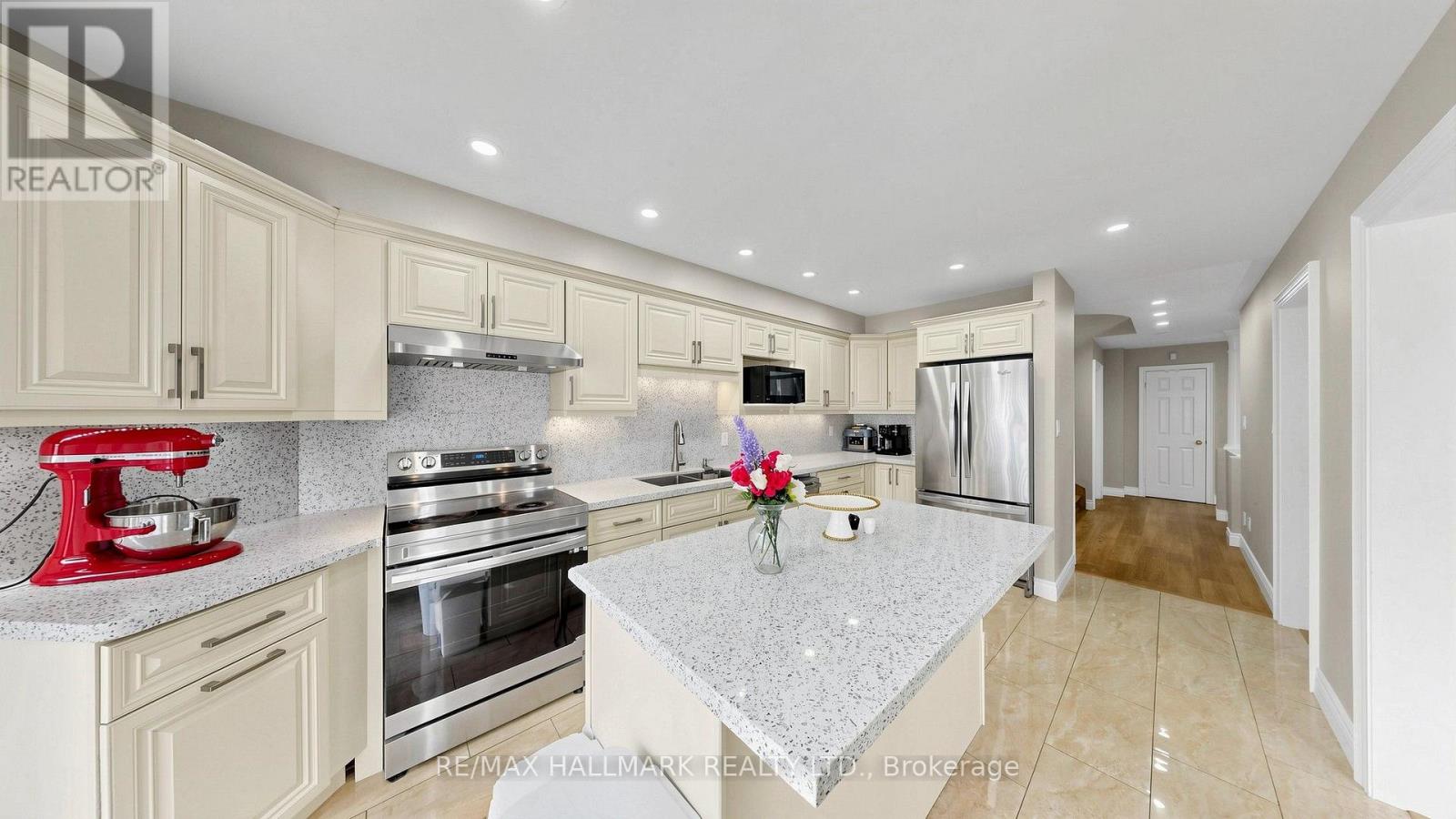 336 St Joan Of Arc Avenue Property Photo 13