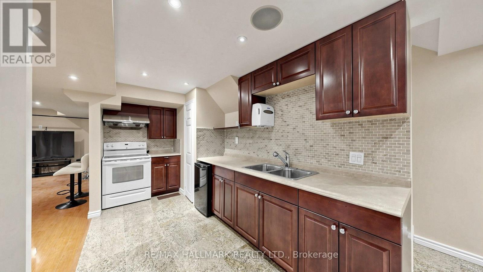 336 St Joan Of Arc Avenue Property Photo 30