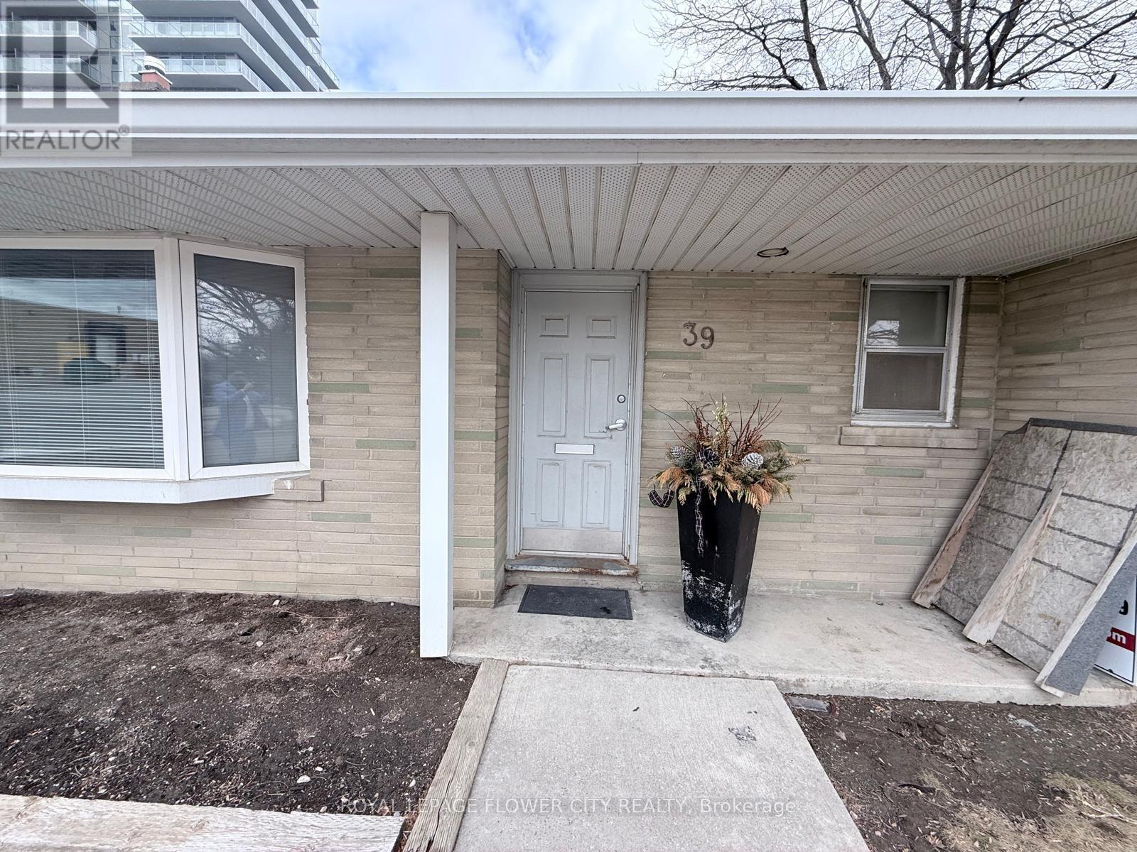 39 Parkside Drive Property Photo 3
