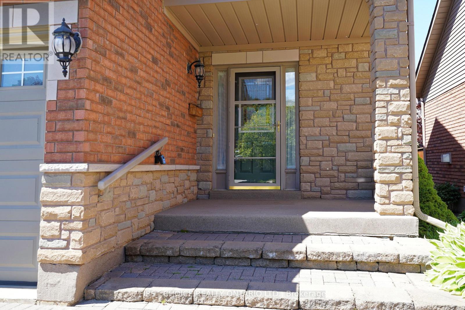 6 Forest Link Court Property Photo 4