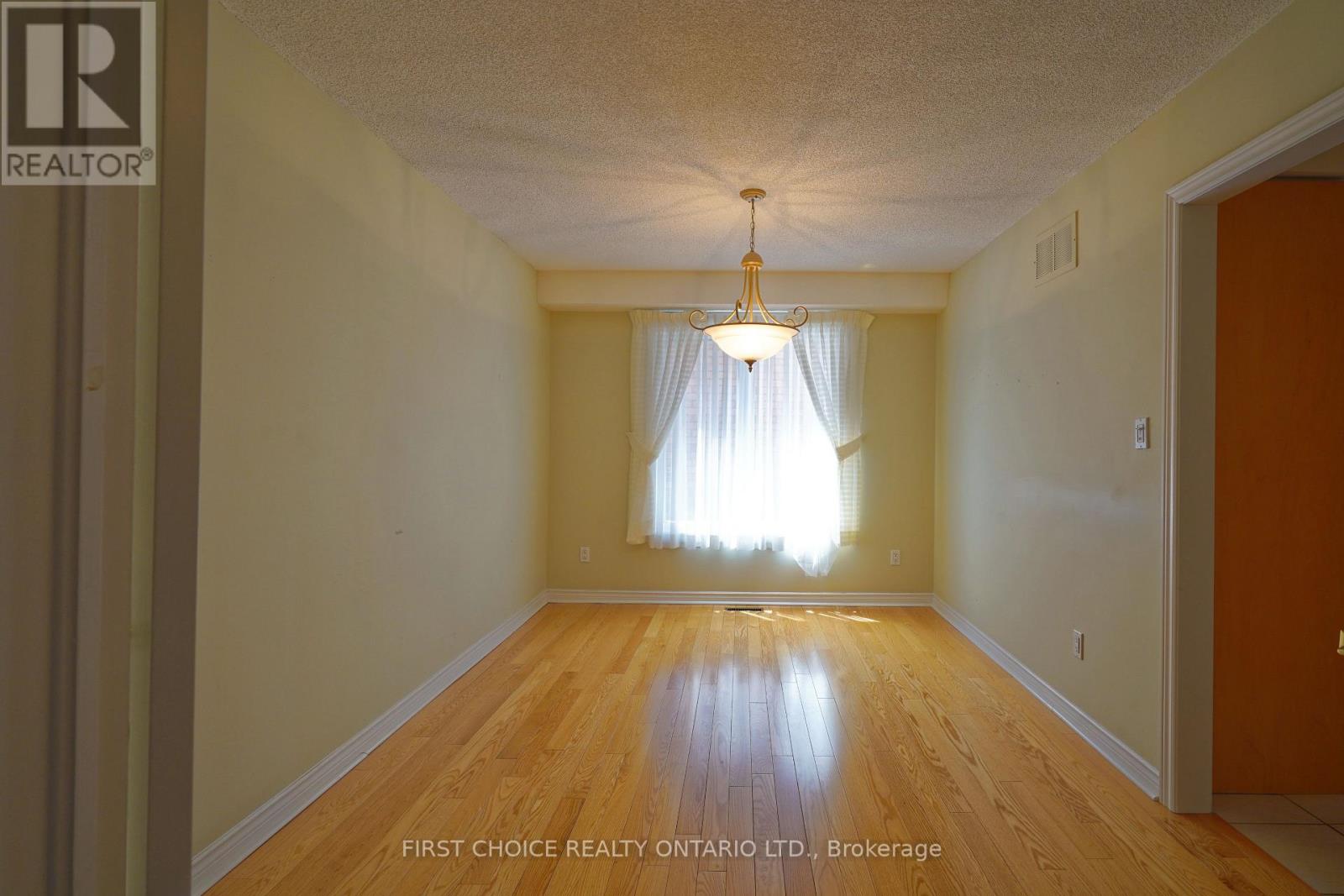 6 Forest Link Court Property Photo 8