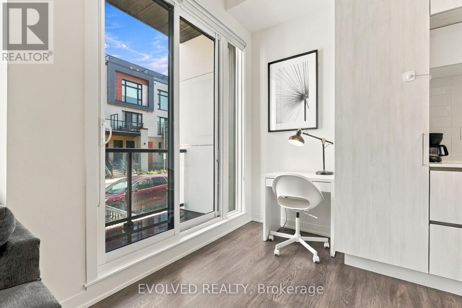 209 - 8 Steckley House Lane Property Photo 11