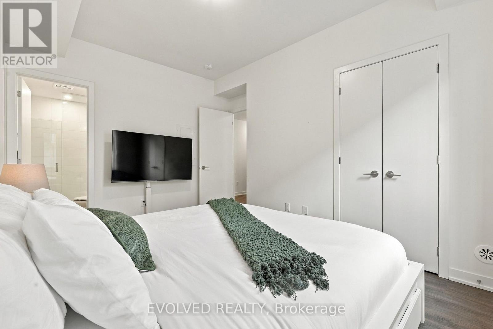 209 - 8 Steckley House Lane Property Photo 15
