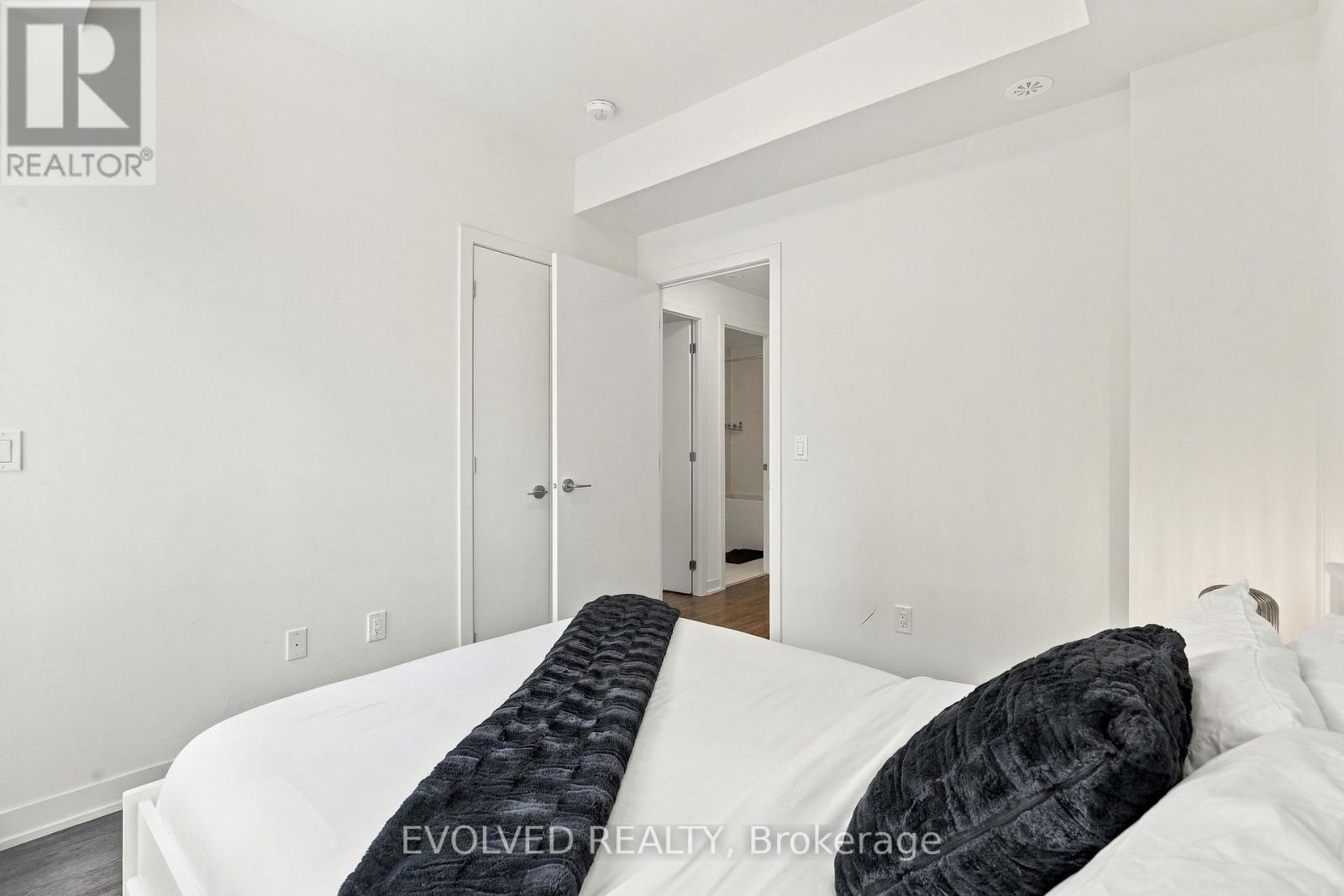 209 - 8 Steckley House Lane Property Photo 18