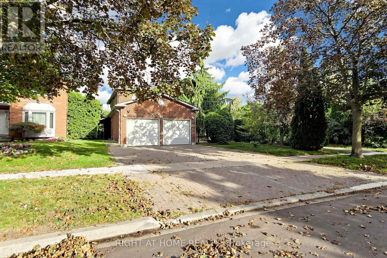 43 Topham Crescent Property Photo 1