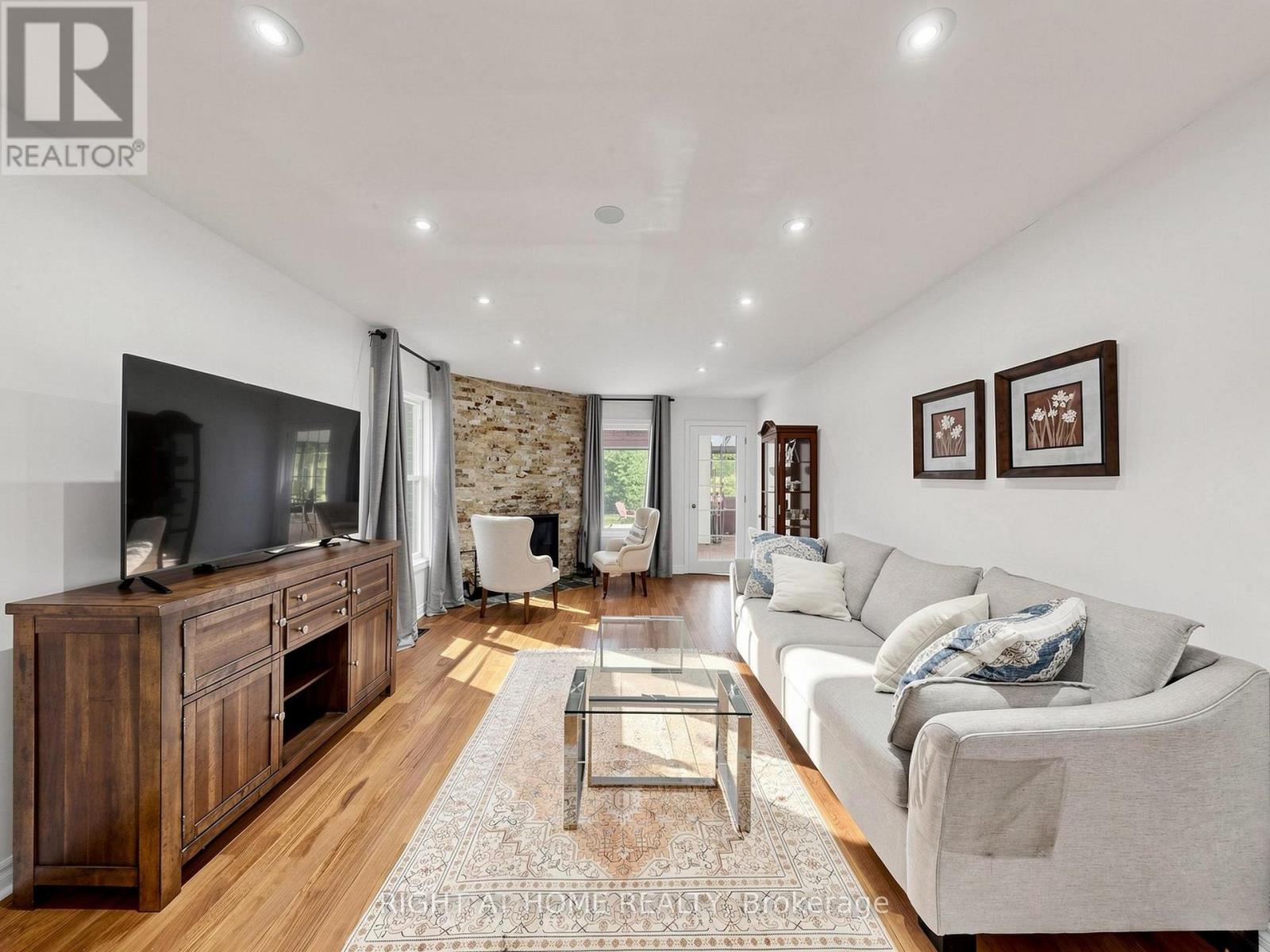 43 Topham Crescent Property Photo 22