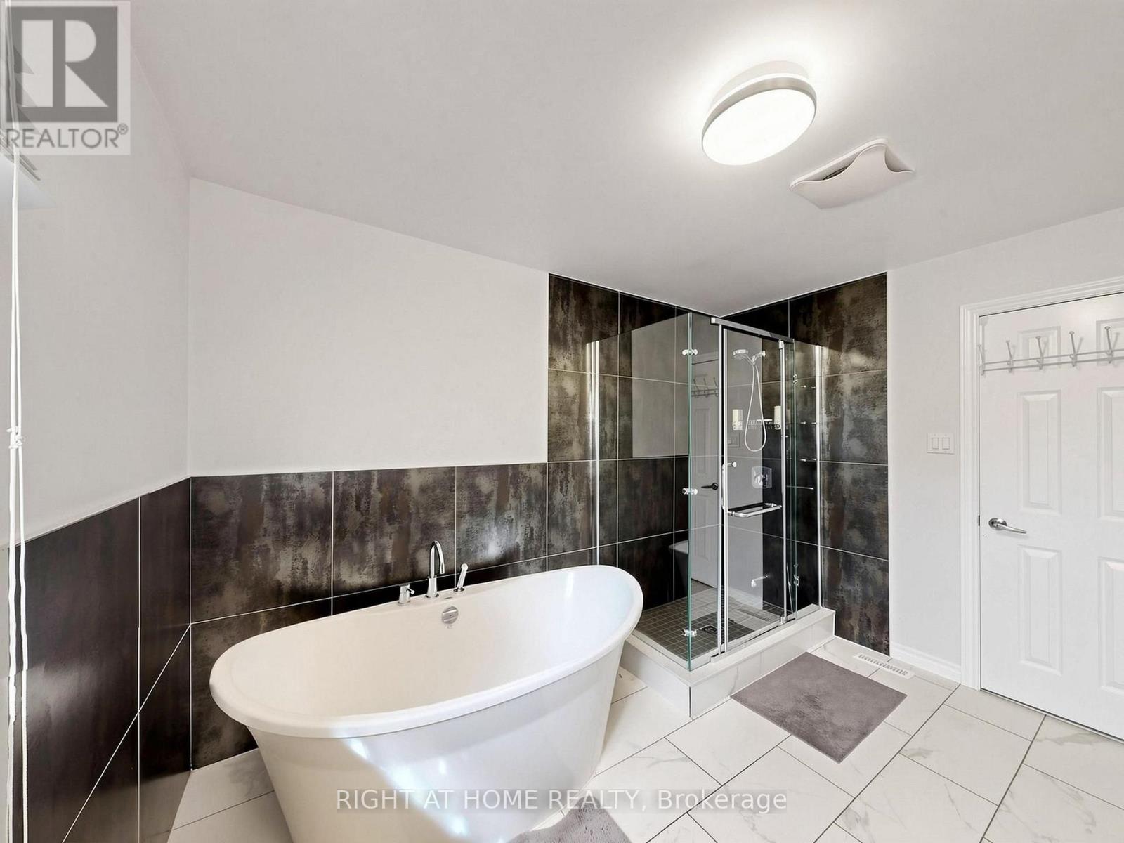 43 Topham Crescent Property Photo 27