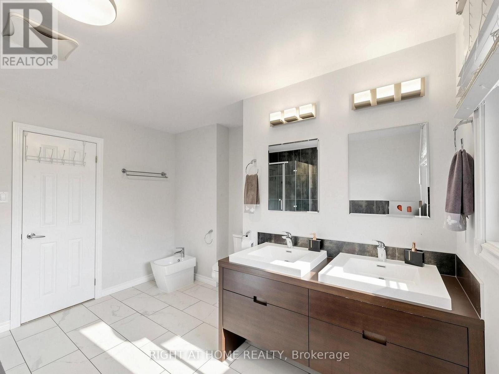 43 Topham Crescent Property Photo 28