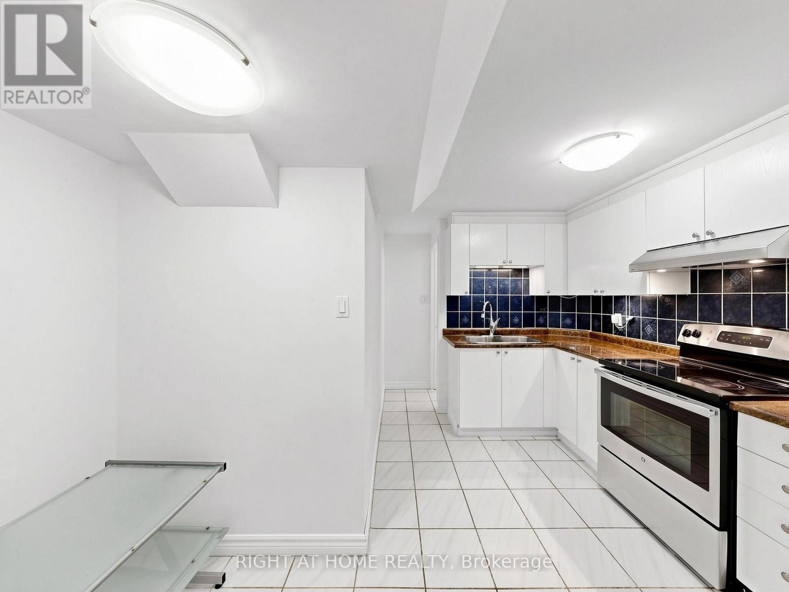 43 Topham Crescent Property Photo 38