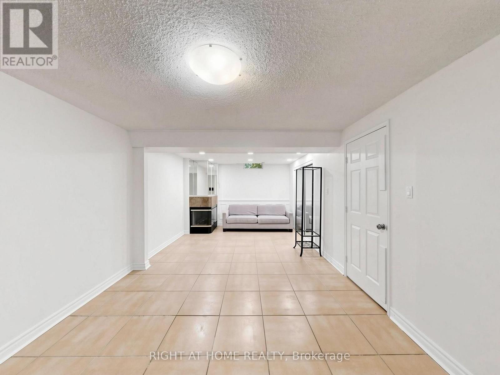 43 Topham Crescent Property Photo 39
