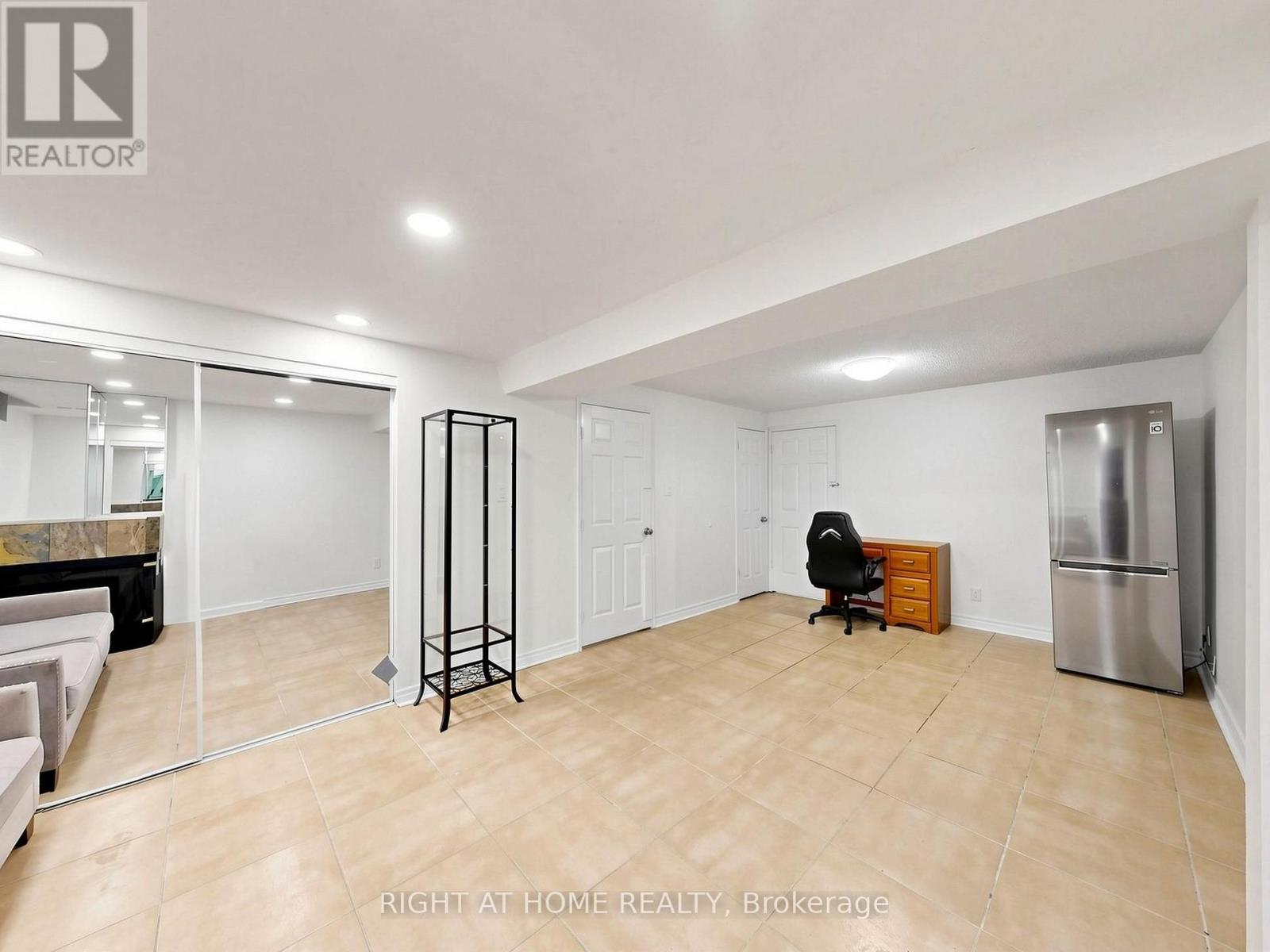 43 Topham Crescent Property Photo 40