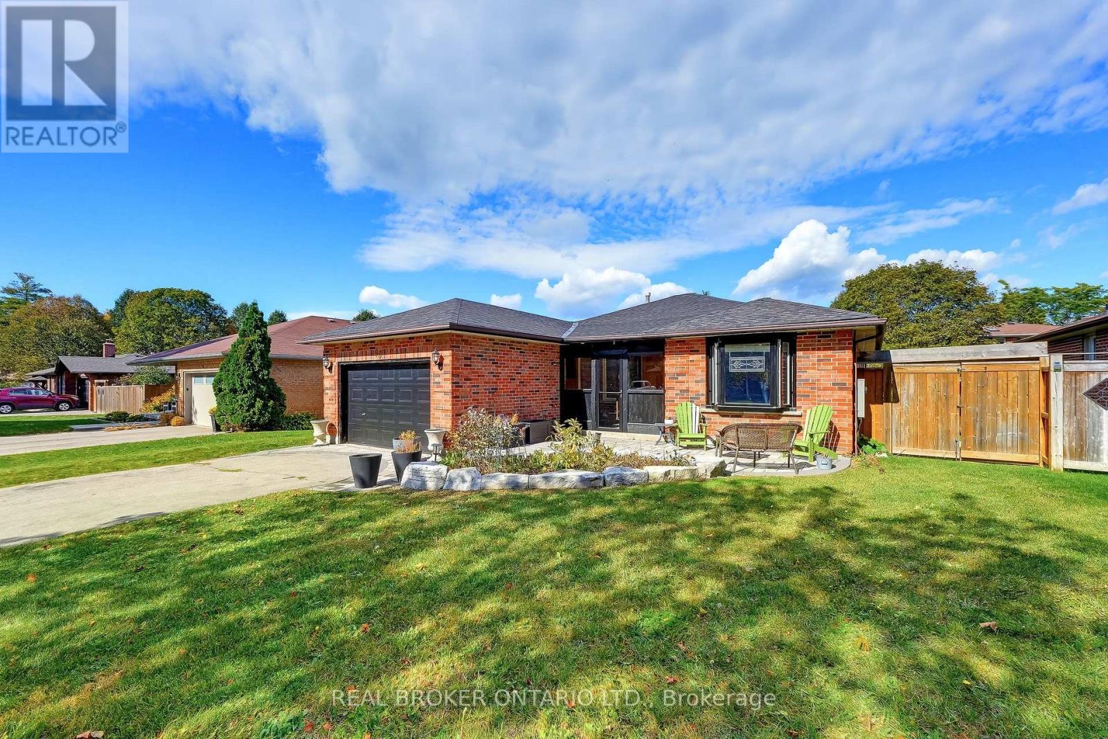 96 Munro Crescent Property Photo 1