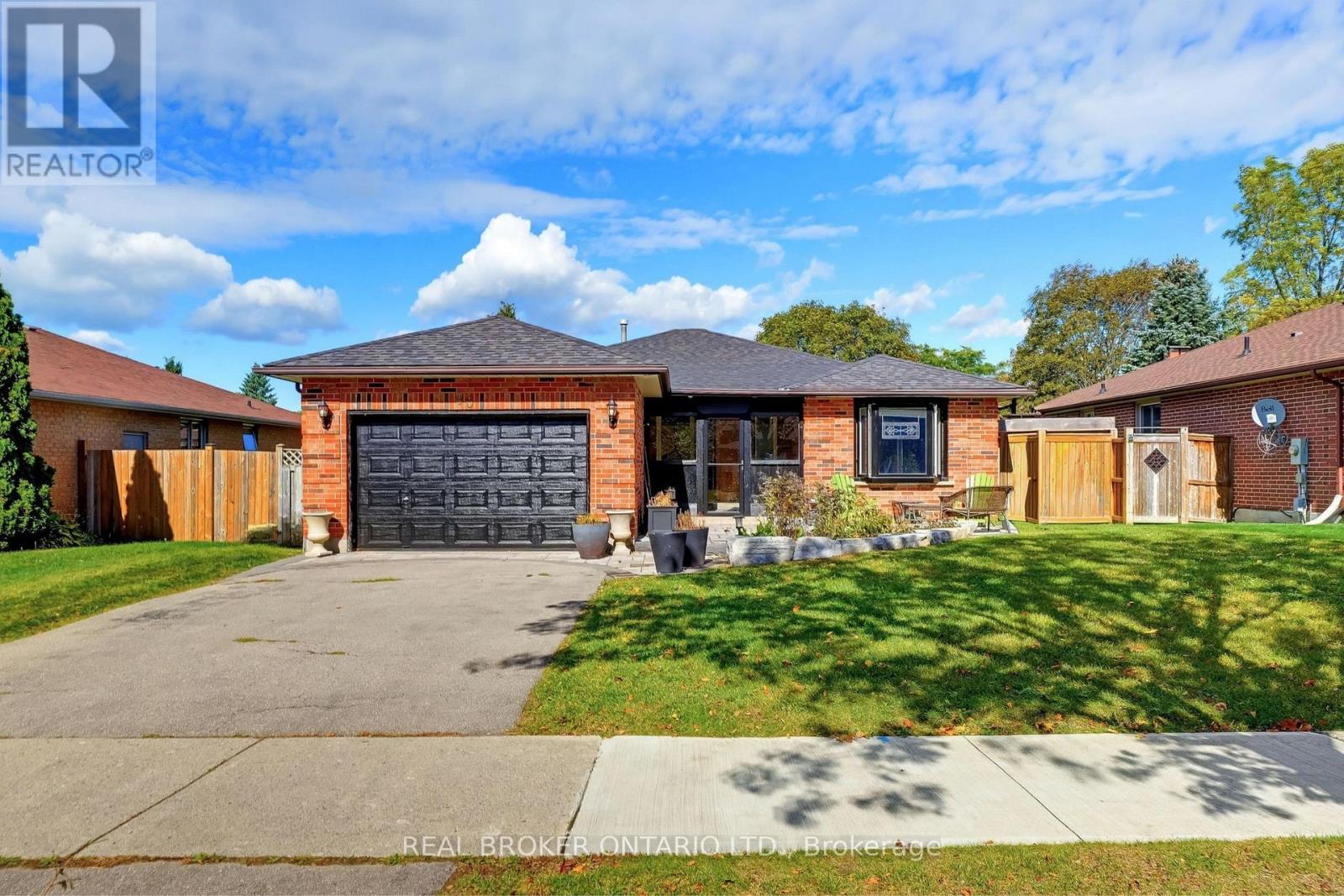 96 Munro Crescent Property Photo 2