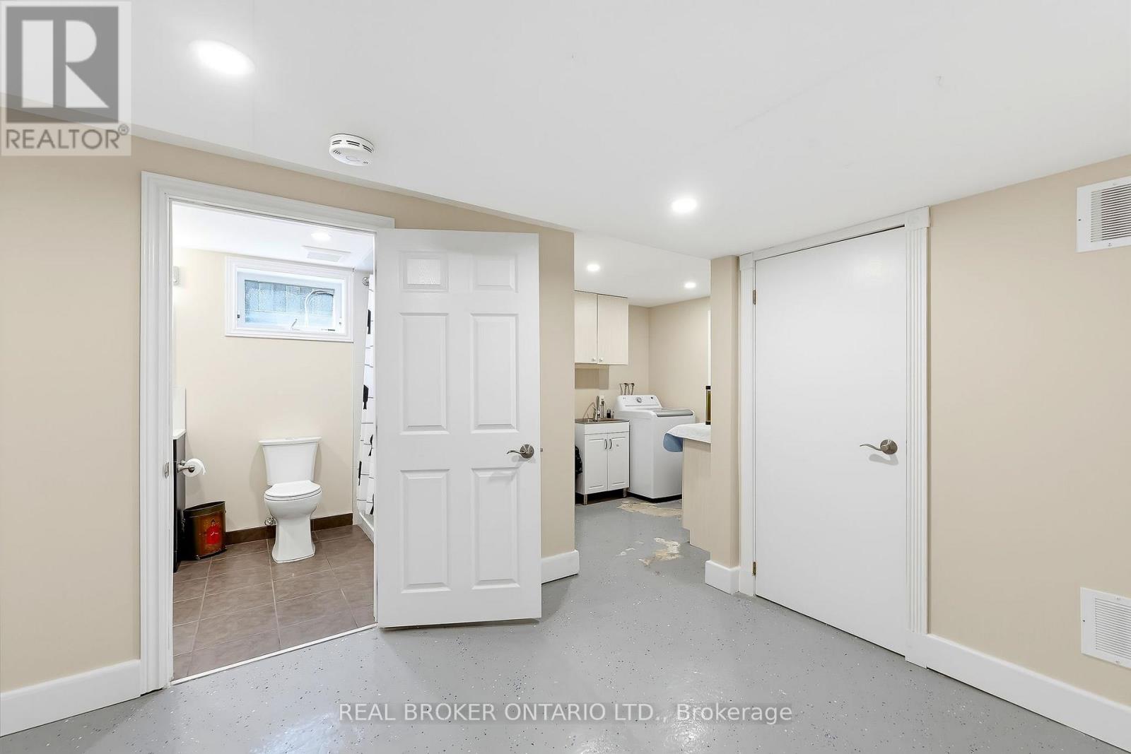 96 Munro Crescent Property Photo 30