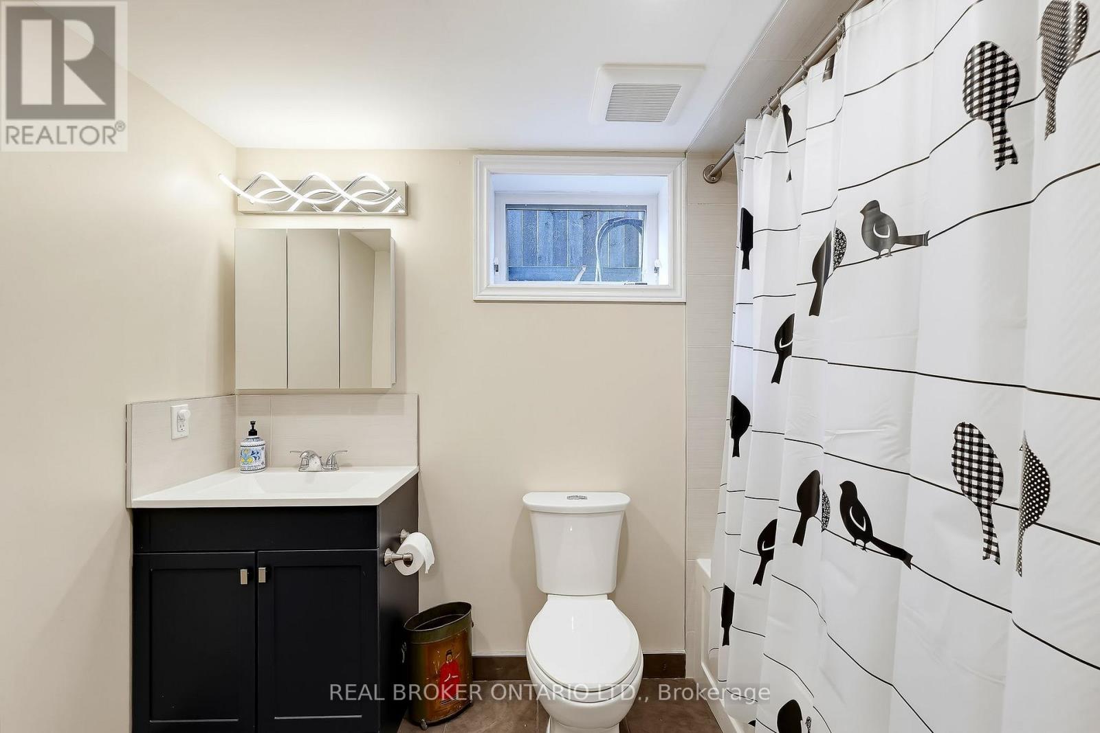 96 Munro Crescent Property Photo 32