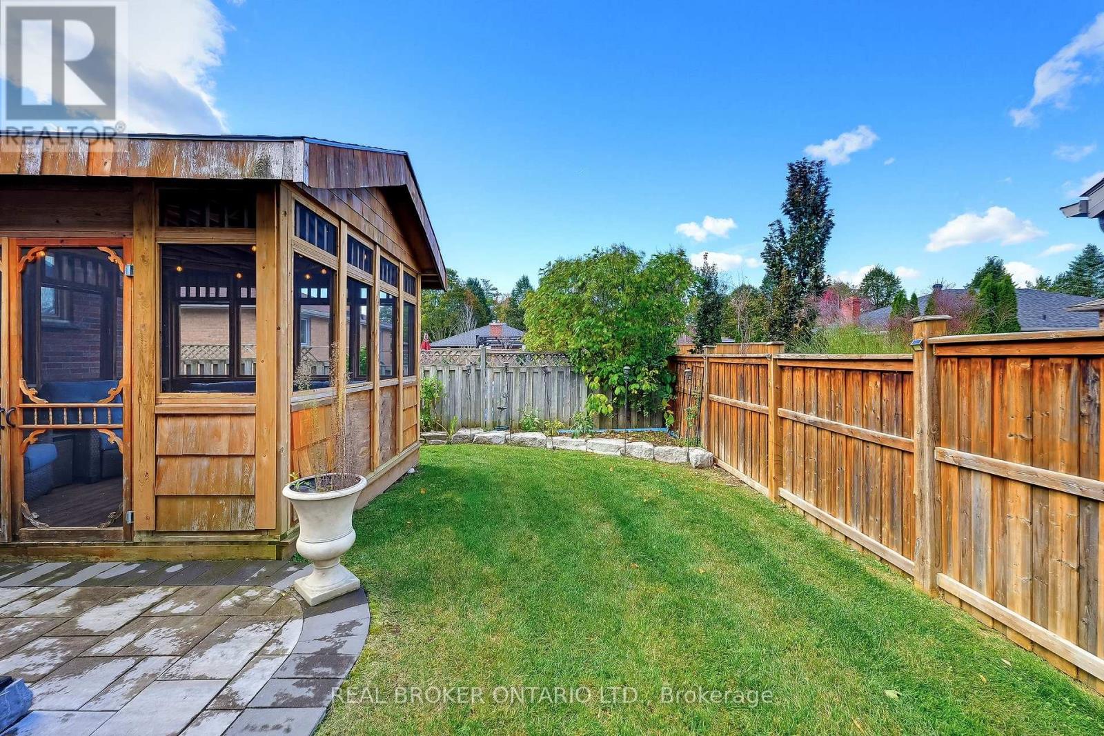96 Munro Crescent Property Photo 36