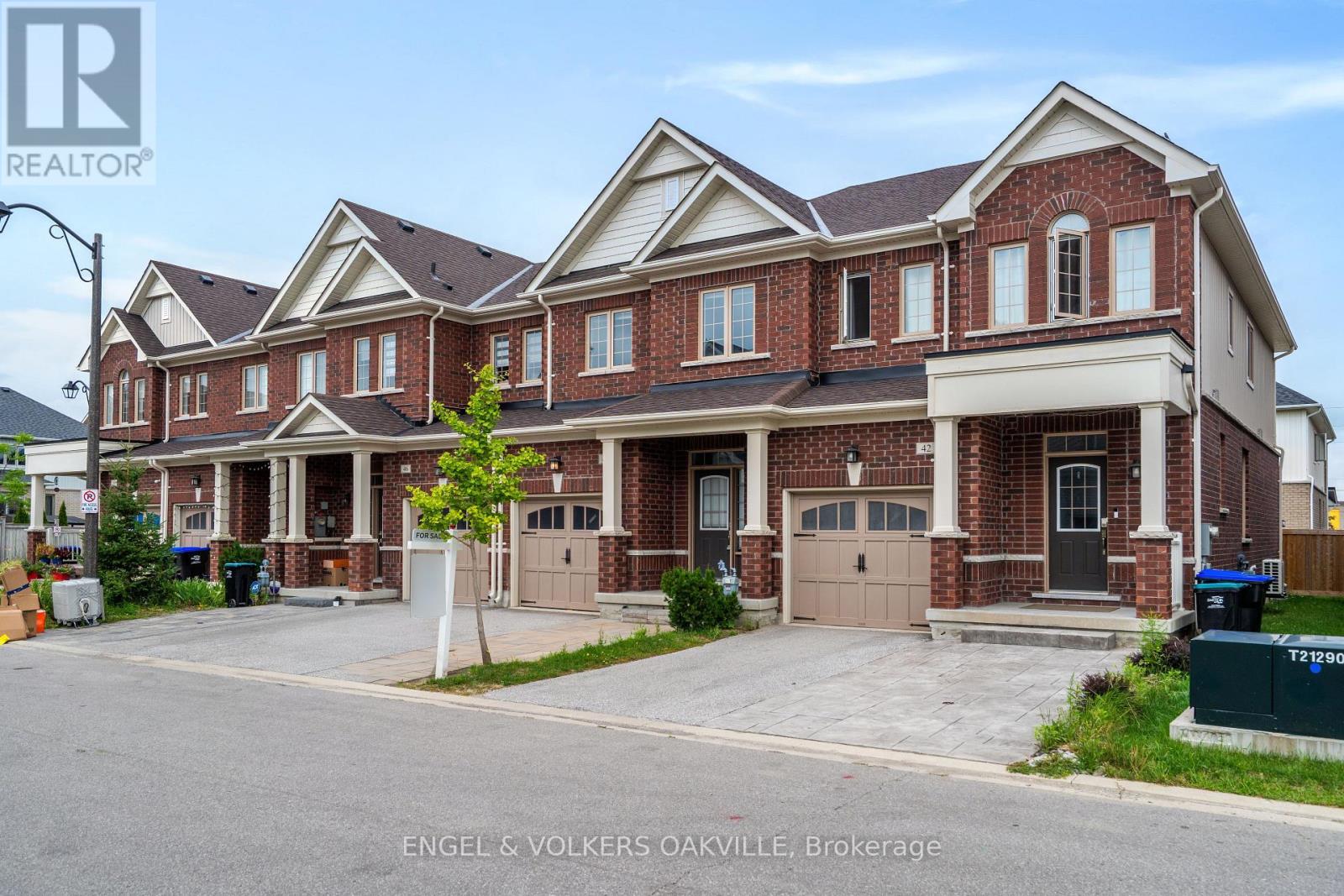 44 Clifford Crescent Property Photo 2