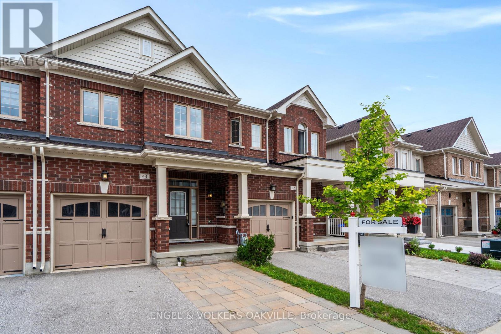 44 Clifford Crescent Property Photo 3