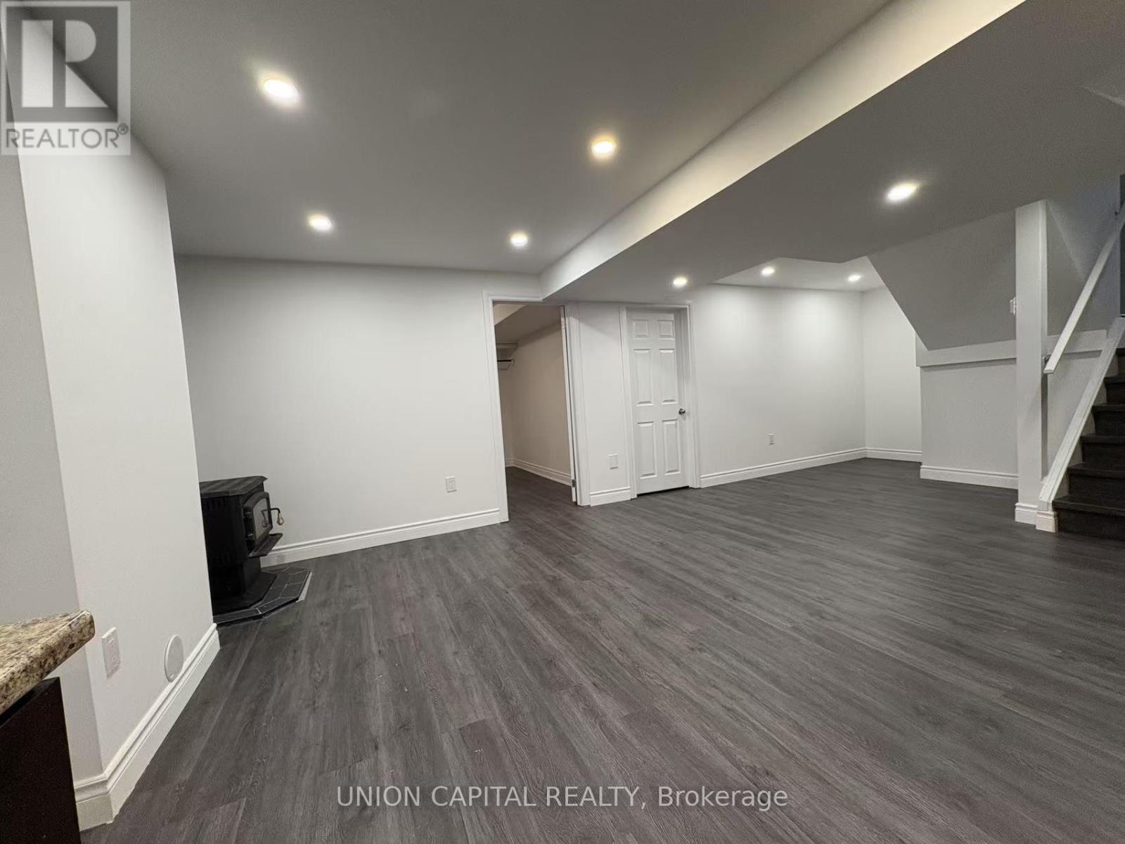 Lower - 21 Natanya Boulevard Property Photo 3