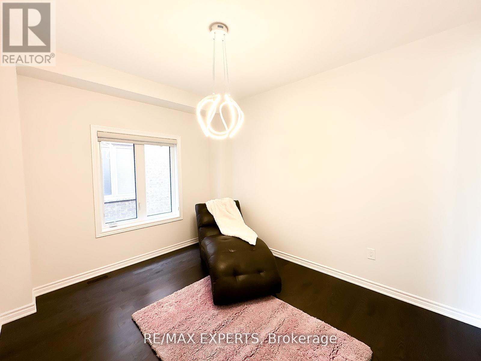 1426 Farrow Crescent Property Photo 16