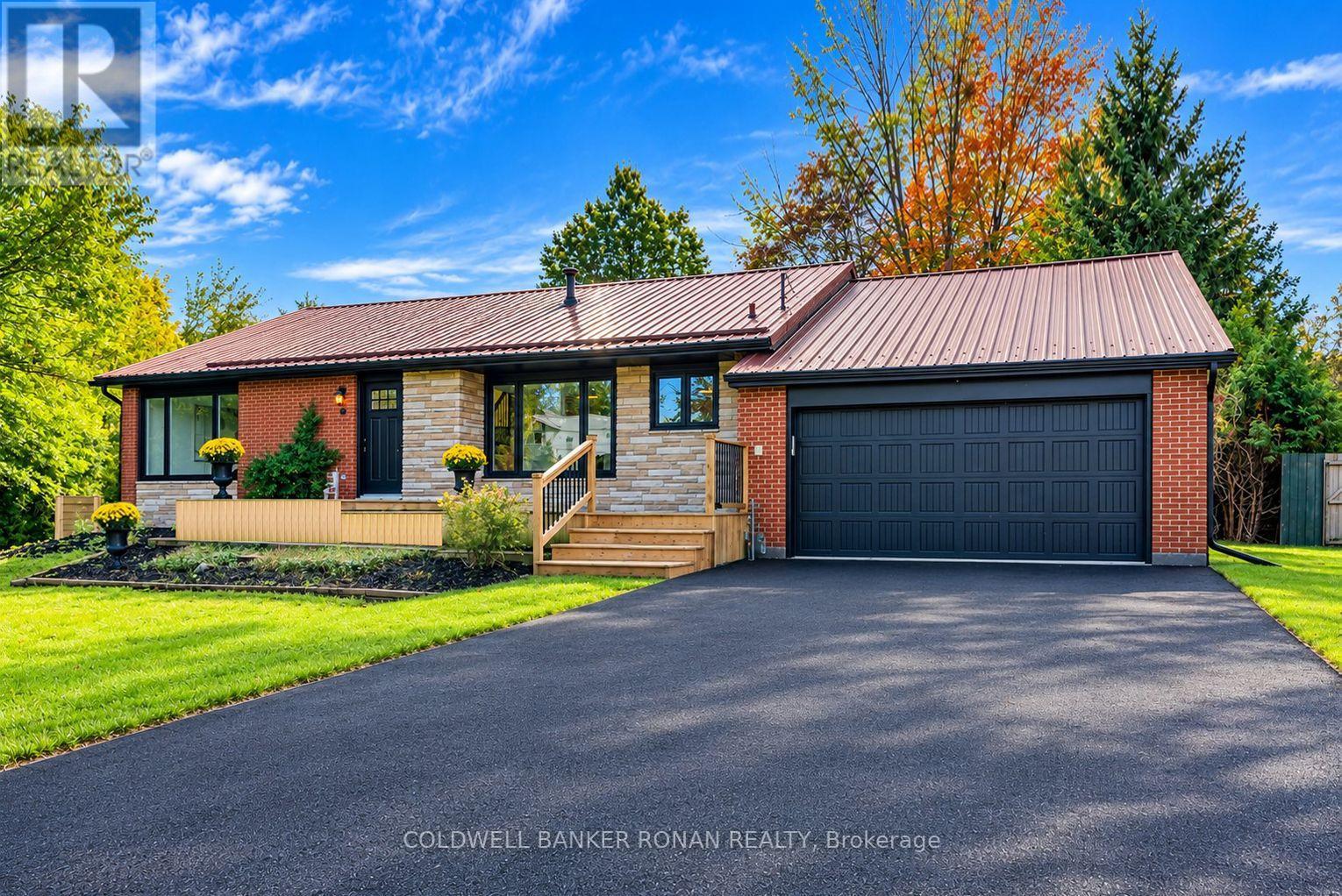 4411 7th Line Property Photo 1