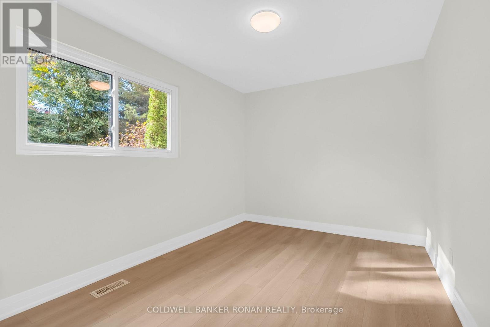 4411 7th Line Property Photo 37