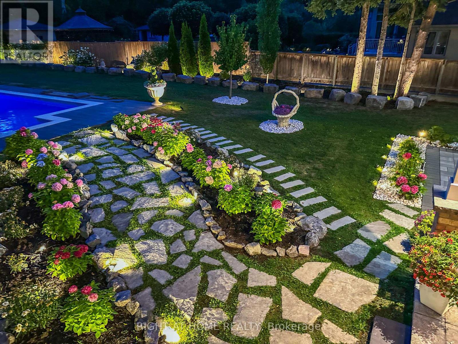 10 Yongeview Avenue Property Photo 10