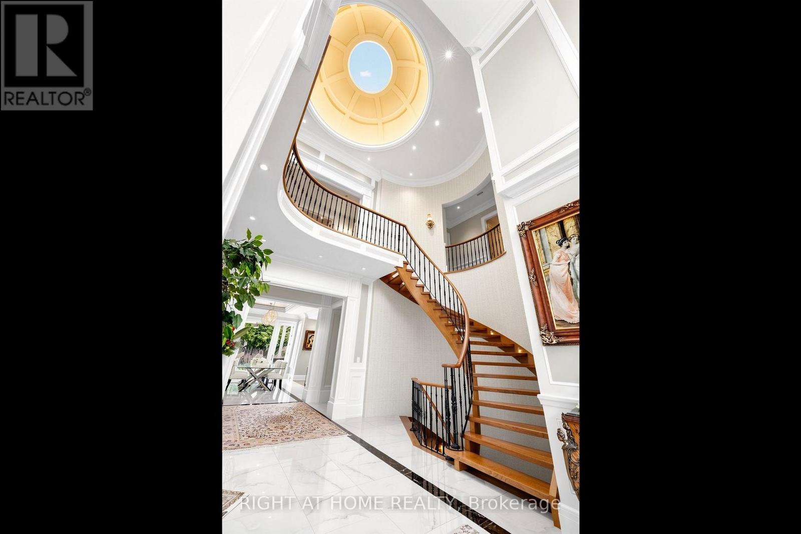 10 Yongeview Avenue Property Photo 16