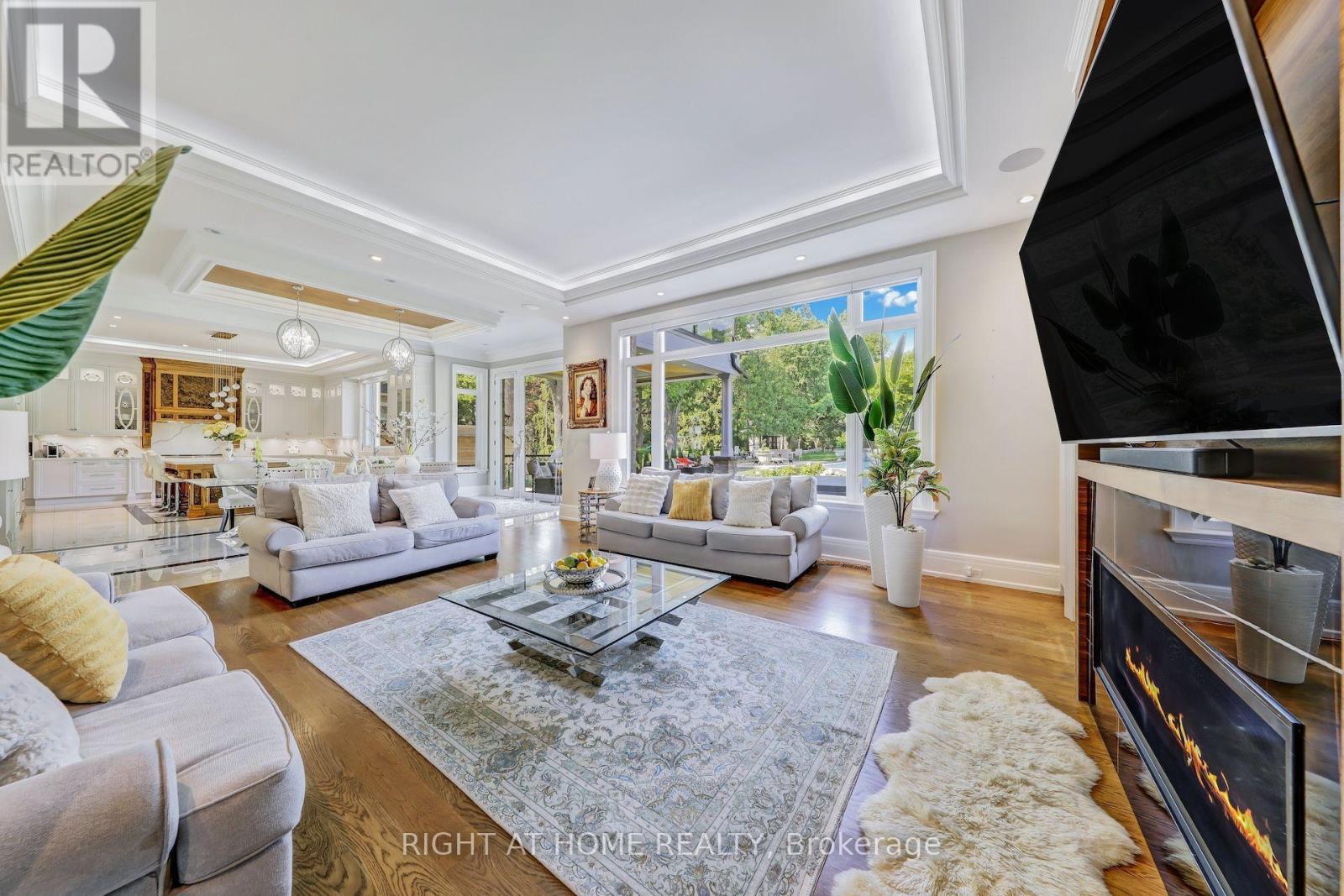 10 Yongeview Avenue Property Photo 25