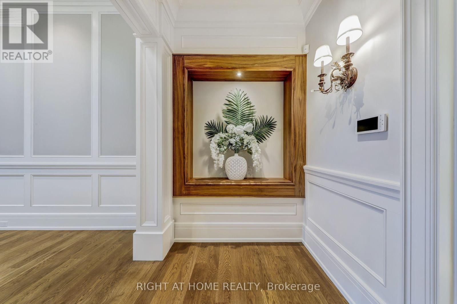 10 Yongeview Avenue Property Photo 34