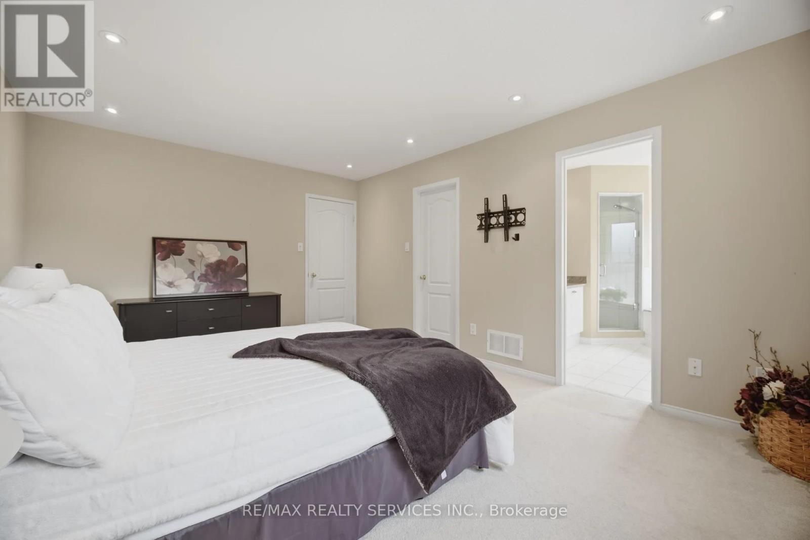 582 Plantation Gate Property Photo 23