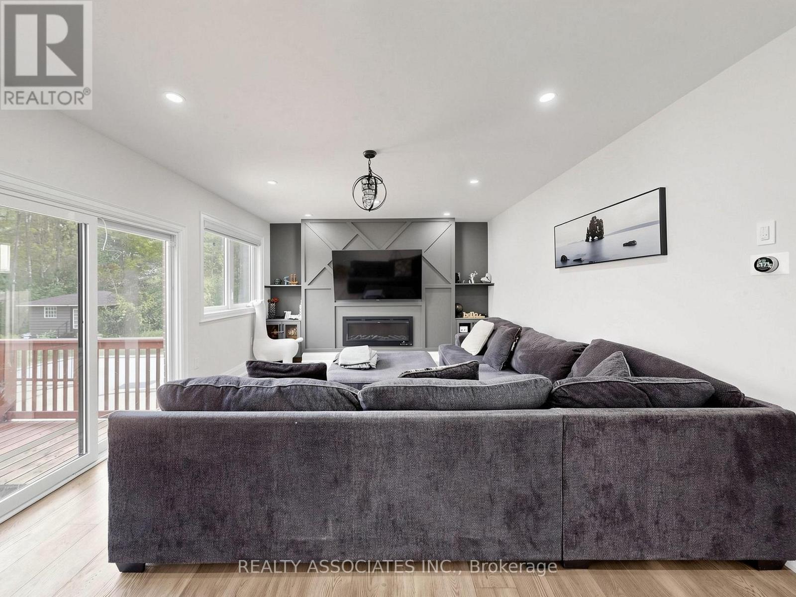 16671 48 Highway Property Photo 12