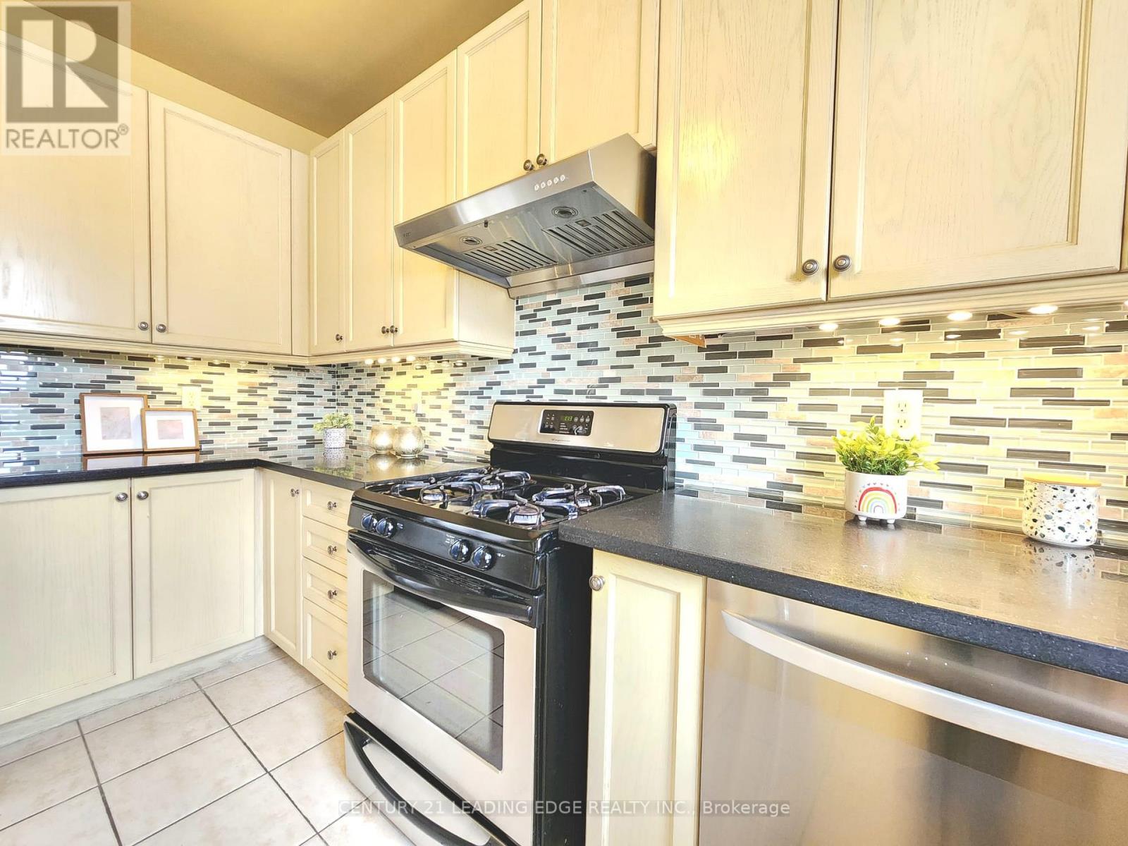 51 Yale Lane Property Photo 16