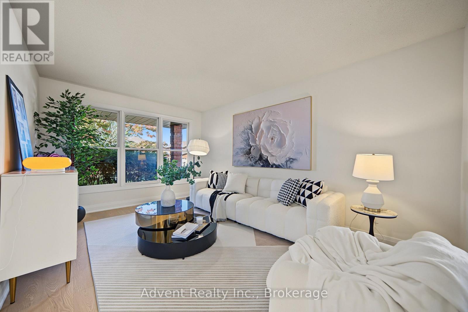 108 Valleyway Crescent Property Photo 2