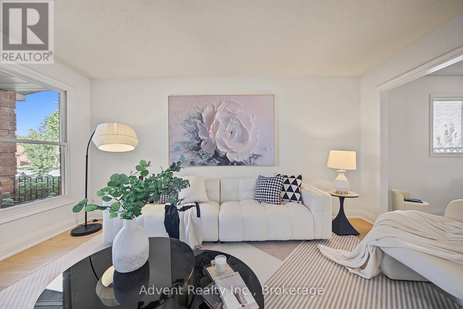 108 Valleyway Crescent Property Photo 3