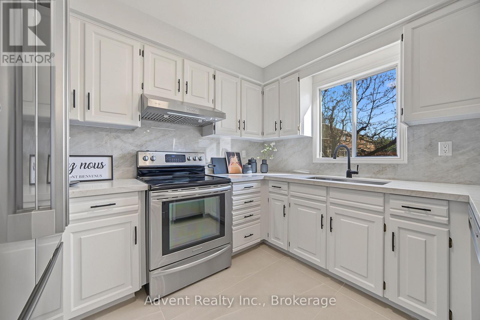 108 Valleyway Crescent Property Photo 13
