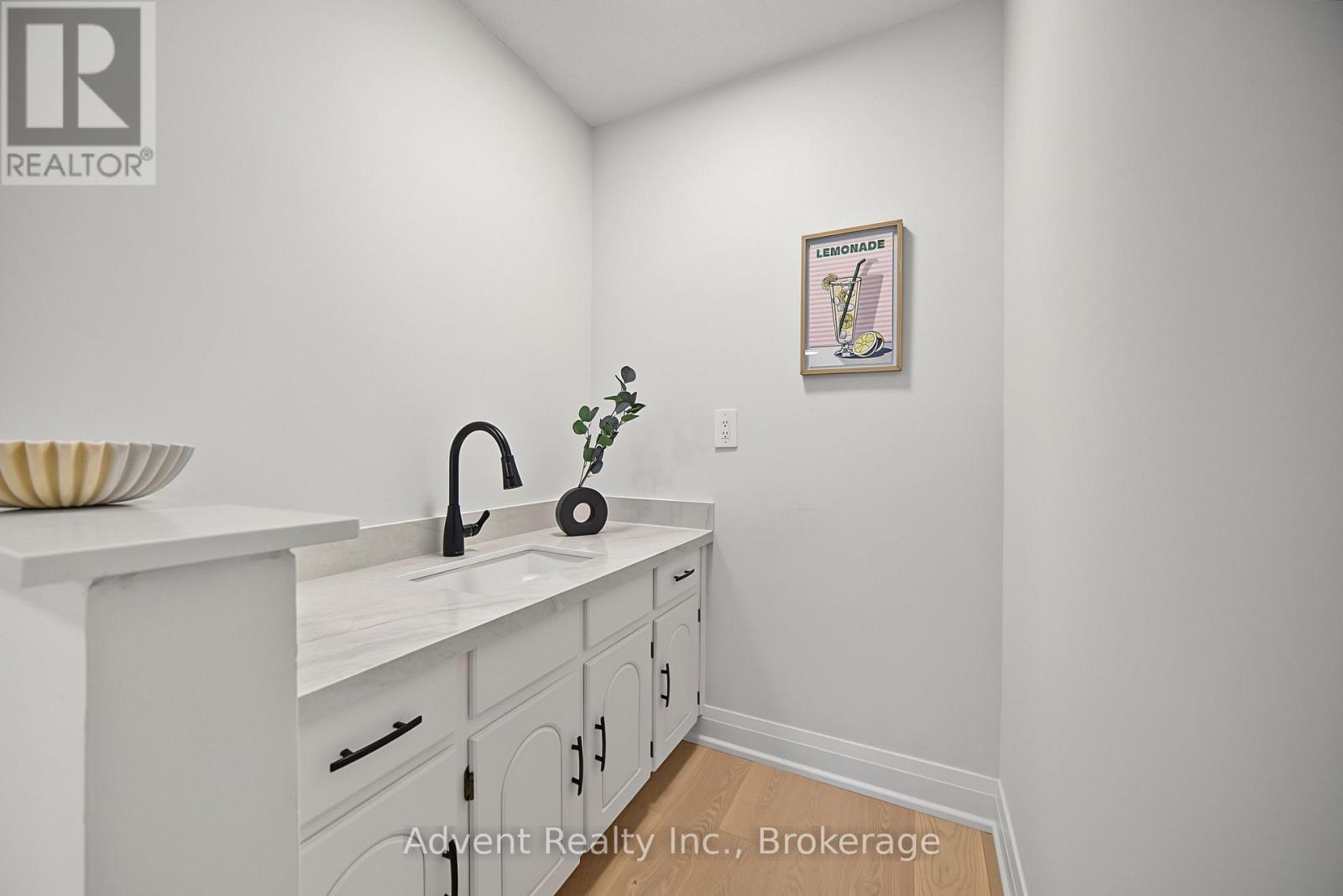 108 Valleyway Crescent Property Photo 24