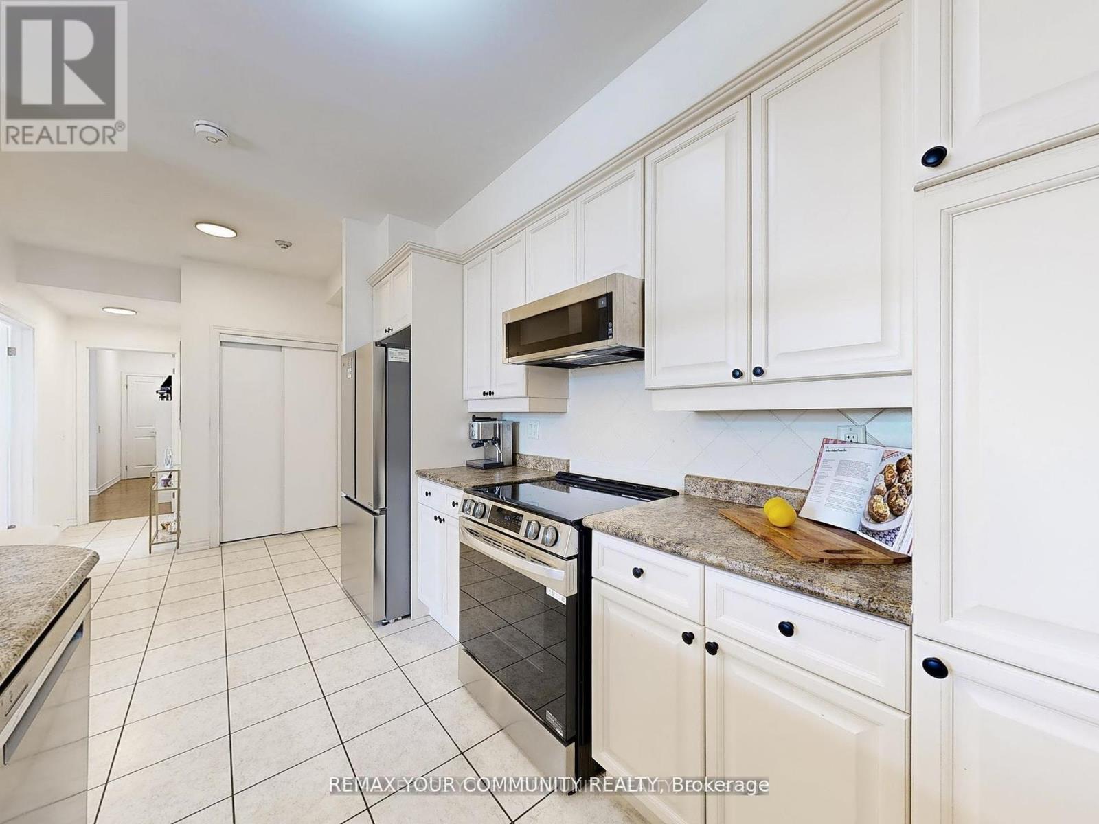 220 - 9519 Keele Street Property Photo 10