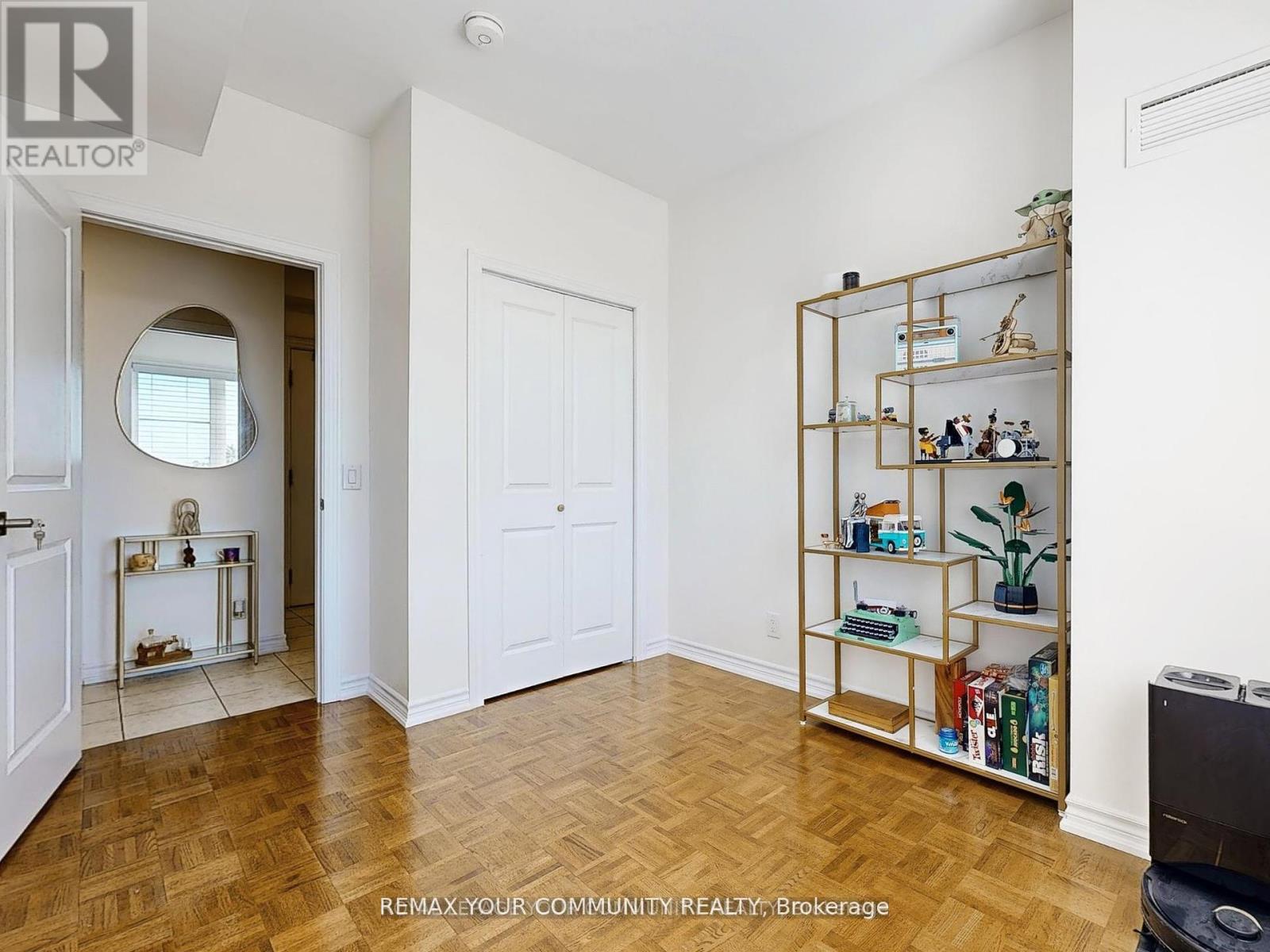 220 - 9519 Keele Street Property Photo 19