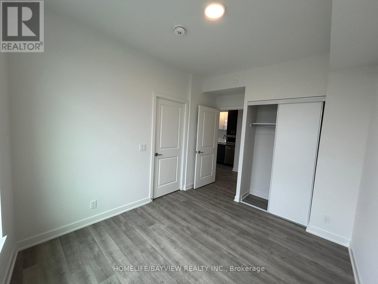 2008 - 50 Upper Mall Way Property Photo 16