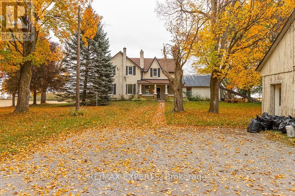 5329 15th Line Property Photo 1
