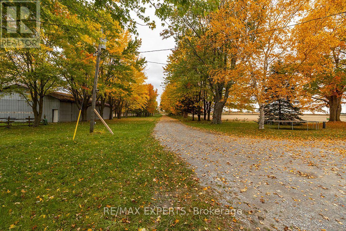 5329 15th Line Property Photo 3