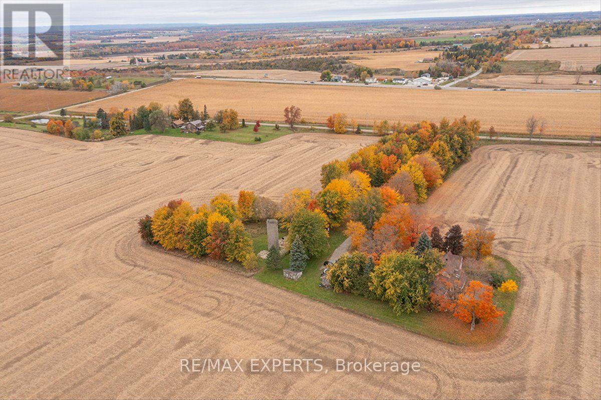 5329 15th Line Property Photo 5