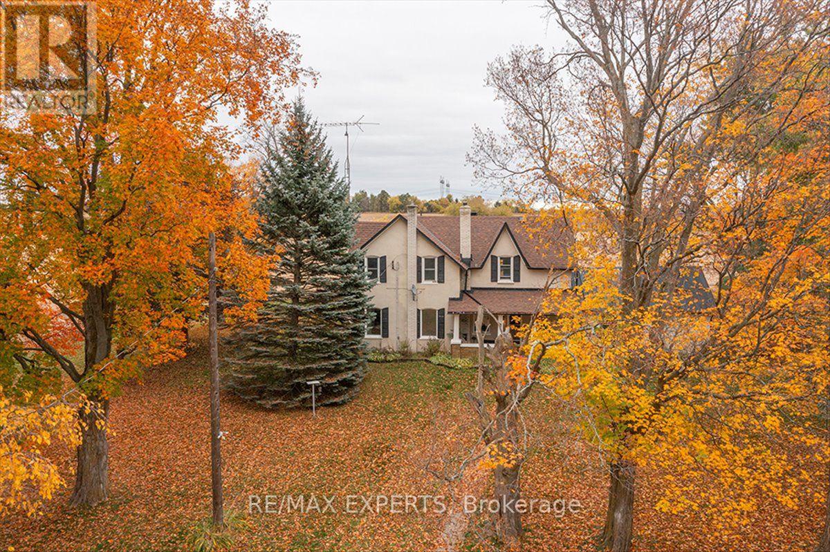5329 15th Line Property Photo 6